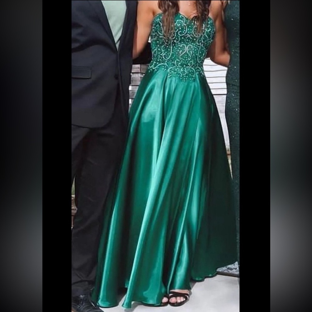 Elegant Green Evening Gown